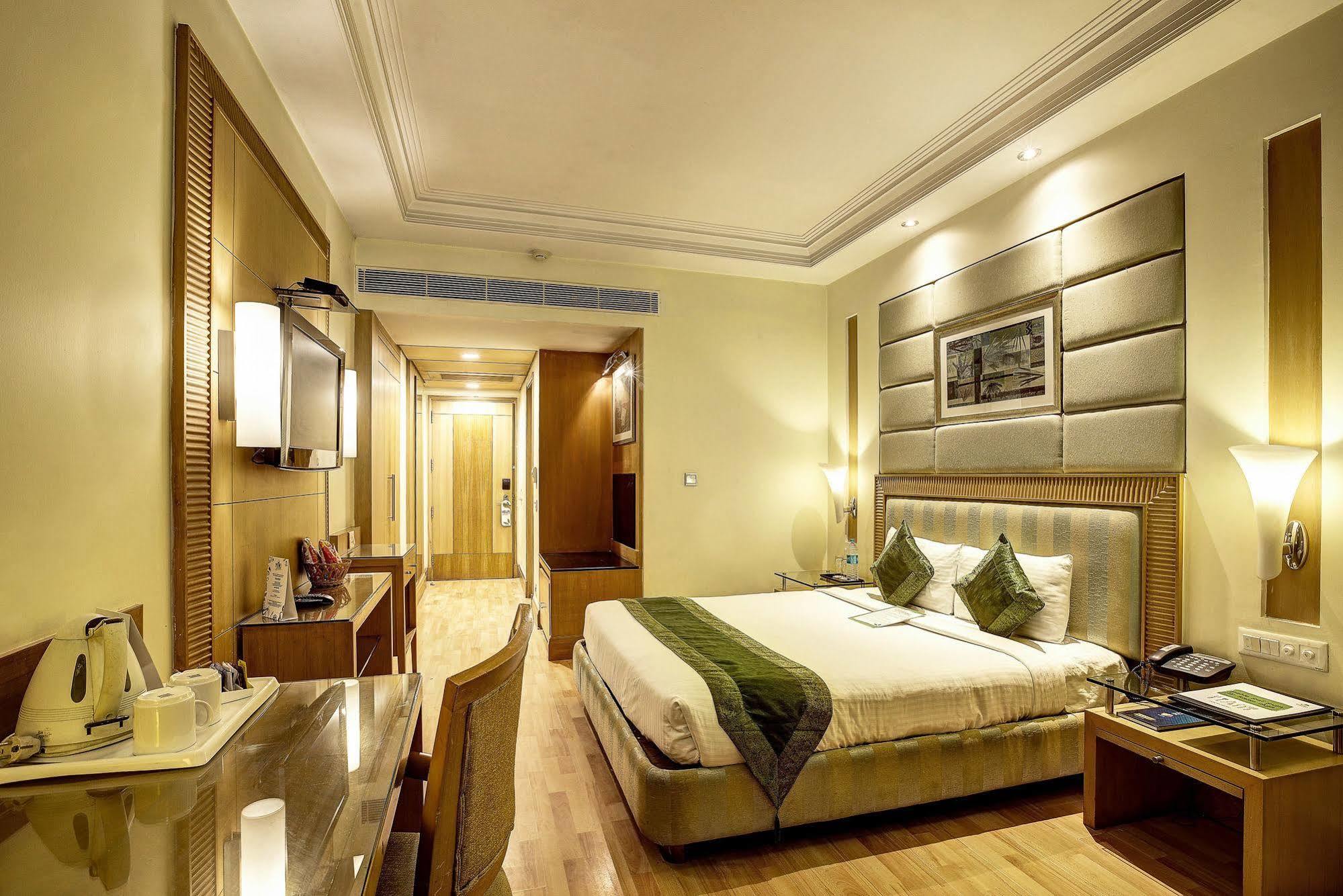 Western Court Chandigarh Exterior photo