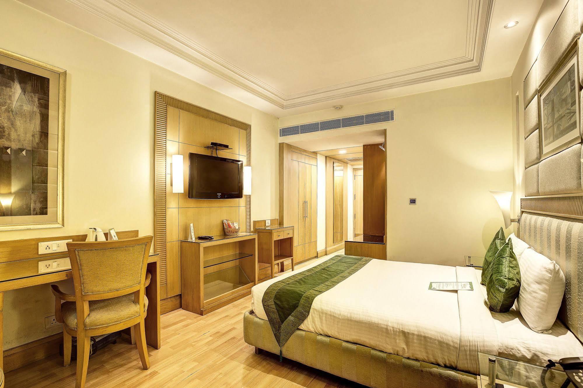Western Court Chandigarh Exterior photo